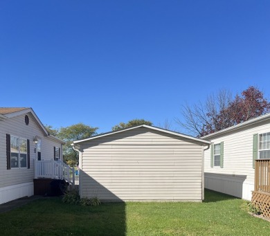 Welcome to this beautiful 4-bedroom, 2-bathroom mobile home on Golf Vista Estates Golf Course in Illinois - for sale on GolfHomes.com, golf home, golf lot