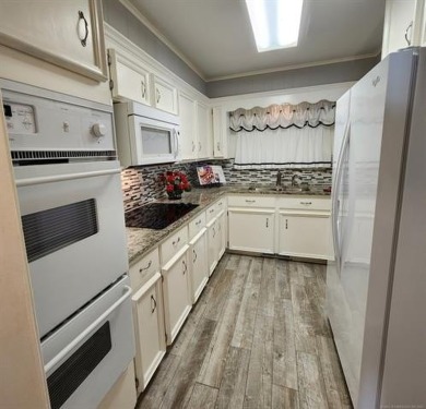 Beautiful 1-story 3 bed 2 1/2 bath full brick home in Indian on Indian Springs Country Club in Oklahoma - for sale on GolfHomes.com, golf home, golf lot