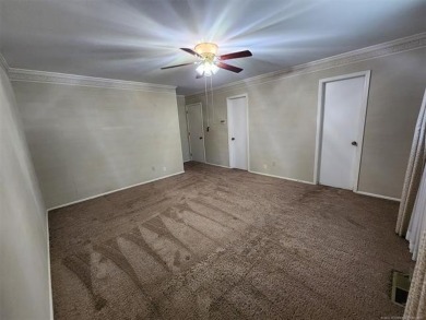 Beautiful 1-story 3 bed 2 1/2 bath full brick home in Indian on Indian Springs Country Club in Oklahoma - for sale on GolfHomes.com, golf home, golf lot