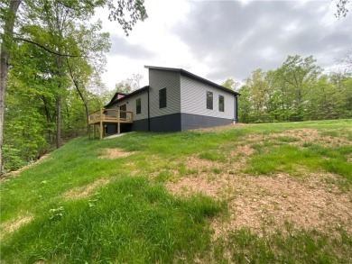 This modern home is not your average build! Featuring an on Bella Vista Country Club - Highlands in Arkansas - for sale on GolfHomes.com, golf home, golf lot