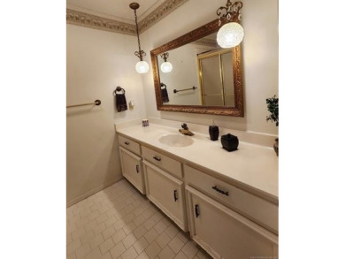 Beautiful 1-story 3 bed 2 1/2 bath full brick home in Indian on Indian Springs Country Club in Oklahoma - for sale on GolfHomes.com, golf home, golf lot