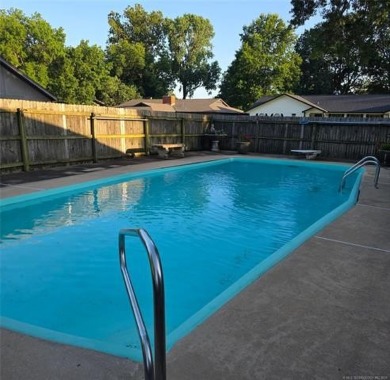 Beautiful 1-story 3 bed 2 1/2 bath full brick home in Indian on Indian Springs Country Club in Oklahoma - for sale on GolfHomes.com, golf home, golf lot