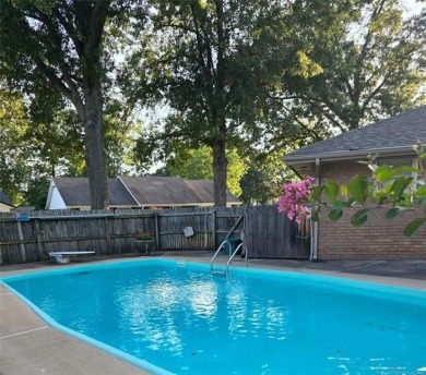 Beautiful 1-story 3 bed 2 1/2 bath full brick home in Indian on Indian Springs Country Club in Oklahoma - for sale on GolfHomes.com, golf home, golf lot