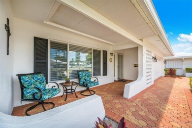 Step into this Beautifully Remodeled Home with a Spectacular on Mainlands Golf Club in Florida - for sale on GolfHomes.com, golf home, golf lot