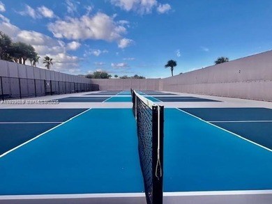 Beautiful 2 bedroom, 2 bath, furnished condo Split floor plan on Ocean Village Golf Course in Florida - for sale on GolfHomes.com, golf home, golf lot