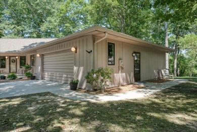 This charming 3/2 home in the coveted River Bend community on River Run Golf Club in Tennessee - for sale on GolfHomes.com, golf home, golf lot