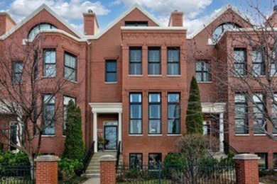 Incredibly spacious 3 BR/3.5 bath townhome in the heart of Glen on The Glen Club in Illinois - for sale on GolfHomes.com, golf home, golf lot