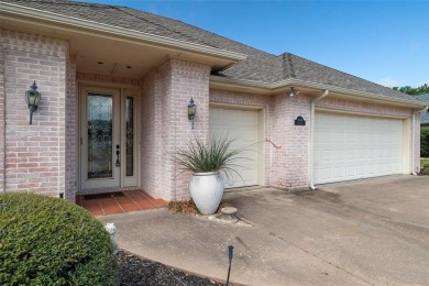 WELL MAINTAINED GOLF COURSE HOME near clubhouse in Pecan on Pecan Plantation Country Club in Texas - for sale on GolfHomes.com, golf home, golf lot