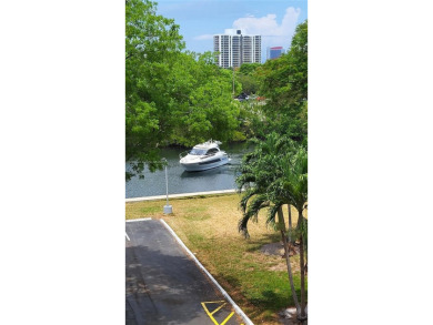 Aventura: Remodeled 1 bedroom, 1+ 1/2-baths apt., porcelain and on Turnberry Isle Resort and Club in Florida - for sale on GolfHomes.com, golf home, golf lot