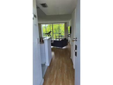 Aventura: Remodeled 1 bedroom, 1+ 1/2-baths apt., porcelain and on Turnberry Isle Resort and Club in Florida - for sale on GolfHomes.com, golf home, golf lot