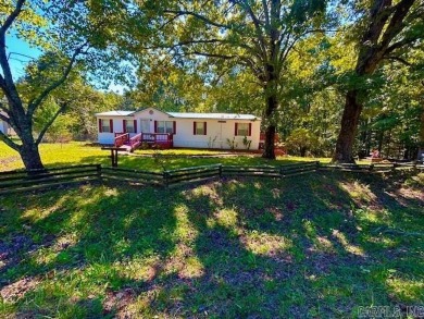 Welcome to the market this well maintained 3 bedroom 2 bathroom on Pine Hills Golf Course in Arkansas - for sale on GolfHomes.com, golf home, golf lot