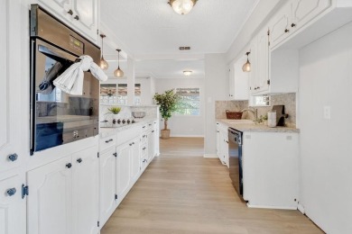 This adorable home offers the perfect blend of casual living and on Hide-A-Way Lake Golf Course in Texas - for sale on GolfHomes.com, golf home, golf lot