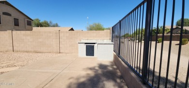 Beautifully propery in an excellent area of San Tan Valley on The Golf Club At Johnson Ranch in Arizona - for sale on GolfHomes.com, golf home, golf lot