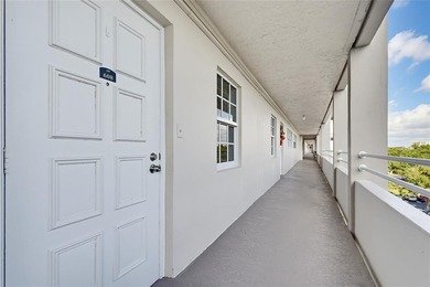 Lovely, bright and super well-maintained two bedroom two bath on Palm-Aire Country Club and Resort - The Oaks in Florida - for sale on GolfHomes.com, golf home, golf lot