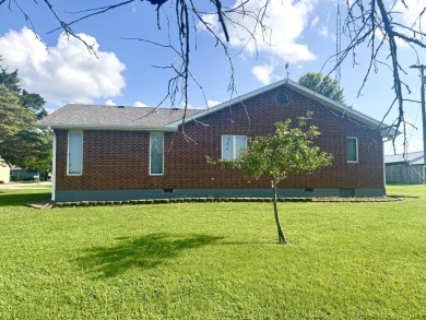 Close to Stockton Lake, Golf Course, and Town - This Home Has It on Stockton Country Club in Missouri - for sale on GolfHomes.com, golf home, golf lot