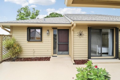 Lovely light and bright 2 bedroom, 2 bath villa with an on Heritage Ridge Golf Club in Florida - for sale on GolfHomes.com, golf home, golf lot