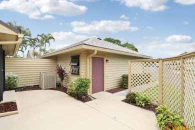 Lovely light and bright 2 bedroom, 2 bath villa with an on Heritage Ridge Golf Club in Florida - for sale on GolfHomes.com, golf home, golf lot