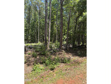 NICE BUILDABLE LOT  Looking to build your new home? Come take a on River Golf and County Club at Lake Royale in North Carolina - for sale on GolfHomes.com, golf home, golf lot