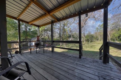 Step inside this charming single-story cottage and discover the on Hide-A-Way Lake Golf Course in Texas - for sale on GolfHomes.com, golf home, golf lot