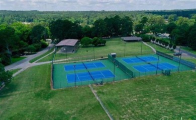 Step inside this charming single-story cottage and discover the on Hide-A-Way Lake Golf Course in Texas - for sale on GolfHomes.com, golf home, golf lot