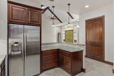 Lovely stand alone German Cottage in Comanche Trace with no on The Club At Comanche Trace in Texas - for sale on GolfHomes.com, golf home, golf lot