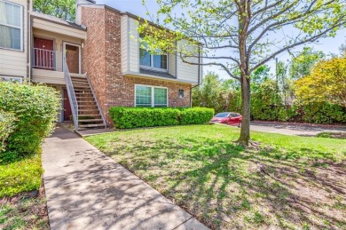 Enjoy tree top living in this nicely renovated condo in the on Stevens Park Golf Course in Texas - for sale on GolfHomes.com, golf home, golf lot