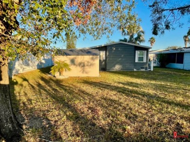 NEW ROOF! NEW AC w/Warranty! PERIMETER LOT! THERMOPANE WINDOWS! on Heather Hills Golf Course in Florida - for sale on GolfHomes.com, golf home, golf lot