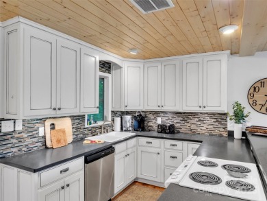 Mountain Living at Its Finest!

Enjoy breathtaking panoramic on Maggie Valley Resort and Country Club in North Carolina - for sale on GolfHomes.com, golf home, golf lot