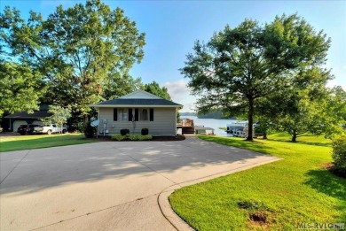 When you turn in to Fox Hollow and where the road ends on Myrick Hills Country Club in North Carolina - for sale on GolfHomes.com, golf home, golf lot