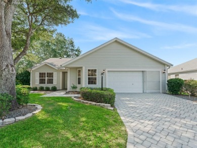 ROOF 2020. HVAC 2021. BEAUTIFULLY UPDATED Willow/Wisteria Model on The Links of Spruce Creek in Florida - for sale on GolfHomes.com, golf home, golf lot