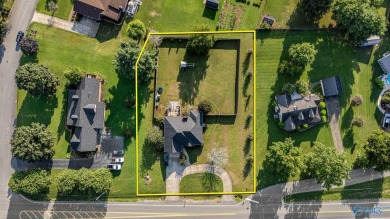 A BEAUTIFUL Brick home nestled in a PRIME LOCATION where it's on Fayetteville Country Club in Tennessee - for sale on GolfHomes.com, golf home, golf lot