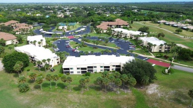 This beautifully updated 2-bedroom, 2-bath condo offers modern on Heritage Ridge Golf Club in Florida - for sale on GolfHomes.com, golf home, golf lot