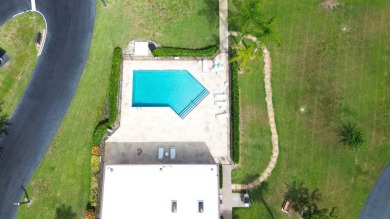 This beautifully updated 2-bedroom, 2-bath condo offers modern on Heritage Ridge Golf Club in Florida - for sale on GolfHomes.com, golf home, golf lot
