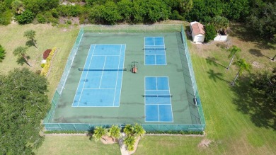This beautifully updated 2-bedroom, 2-bath condo offers modern on Heritage Ridge Golf Club in Florida - for sale on GolfHomes.com, golf home, golf lot