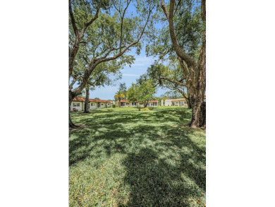Beautiful Villa in Desirable Mission Grove Highland Lakes in on Highland Lakes Executive Golf Course in Florida - for sale on GolfHomes.com, golf home, golf lot