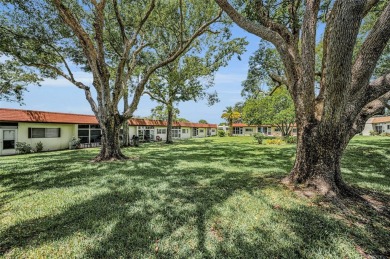 Beautiful Villa in Desirable Mission Grove Highland Lakes in on Highland Lakes Executive Golf Course in Florida - for sale on GolfHomes.com, golf home, golf lot