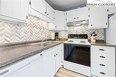 TURNKEY, SLOPESIDE condo overlooking Easy Street ski run and on Sugar Mountain Golf Course in North Carolina - for sale on GolfHomes.com, golf home, golf lot