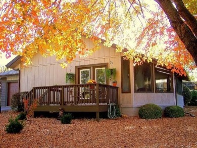Welcome to this charming 2-bedroom, 2-bath home with a 2-car on Bella Vista - Metfield Golf Complex and Country Club in Arkansas - for sale on GolfHomes.com, golf home, golf lot
