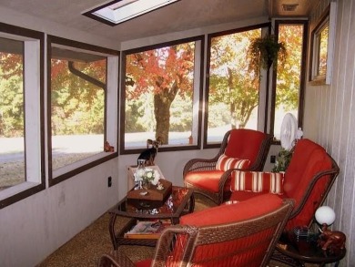 Welcome to this charming 2-bedroom, 2-bath home with a 2-car on Bella Vista - Metfield Golf Complex and Country Club in Arkansas - for sale on GolfHomes.com, golf home, golf lot