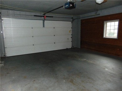 Welcome to this charming 2-bedroom, 2-bath home with a 2-car on Bella Vista - Metfield Golf Complex and Country Club in Arkansas - for sale on GolfHomes.com, golf home, golf lot
