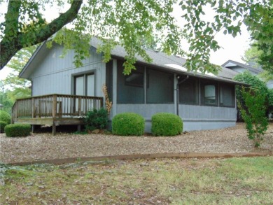Welcome to this charming 2-bedroom, 2-bath home with a 2-car on Bella Vista - Metfield Golf Complex and Country Club in Arkansas - for sale on GolfHomes.com, golf home, golf lot