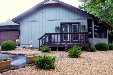 Welcome to this charming 2-bedroom, 2-bath home with a 2-car on Bella Vista - Metfield Golf Complex and Country Club in Arkansas - for sale on GolfHomes.com, golf home, golf lot