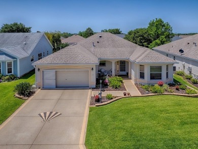 BOND PAID! NEWER ROOF & HVAC (2018).  WELL-LOVED & SPACIOUS 3/2 on The Links of Spruce Creek in Florida - for sale on GolfHomes.com, golf home, golf lot