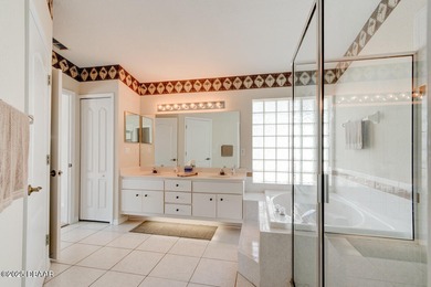 This stunning 3-bedroom plus den/office , 2-bath home is located on Spruce Creek Golf Club in Florida - for sale on GolfHomes.com, golf home, golf lot