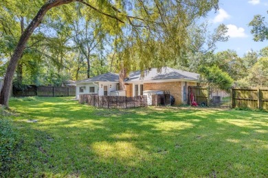 Stunning 3 Bed, 2 Bath Brick Home with J-Garage + Flex Room on on Hide-A-Way Lake Golf Course in Texas - for sale on GolfHomes.com, golf home, golf lot