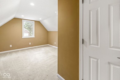 Our highly motivated sellers are offering this turn-key charming on Old Oakland Golf Club in Indiana - for sale on GolfHomes.com, golf home, golf lot