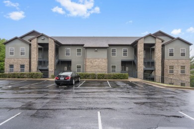 Rare find! This true one bedroom (not studio) condo in the on Ledgestone Country Club and Golf Course in Missouri - for sale on GolfHomes.com, golf home, golf lot