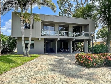 Designed and built in 1973 by and for the noted SW Florida on Fort Myers Country Club in Florida - for sale on GolfHomes.com, golf home, golf lot