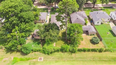 This dollhouse in Broadmoor features a charming kitchen and a on Querbes Park Golf Course in Louisiana - for sale on GolfHomes.com, golf home, golf lot