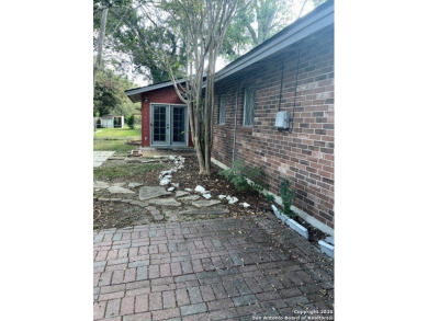 3 bedroom, 2 bath home in Seguin near the golf course. Beautiful on Golf Club of Seguin in Texas - for sale on GolfHomes.com, golf home, golf lot